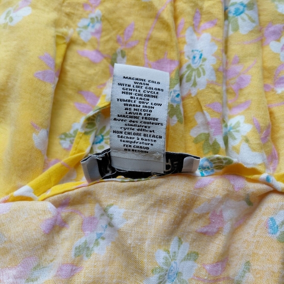 Floral Yellow Sleeveless Top with Lace Trim - Picture 4 of 8